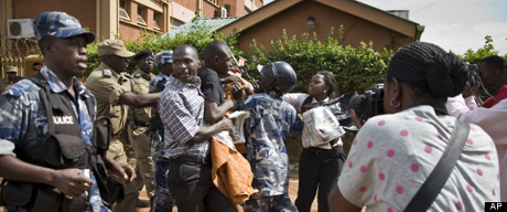 Journalists in Uganda hit with teargas